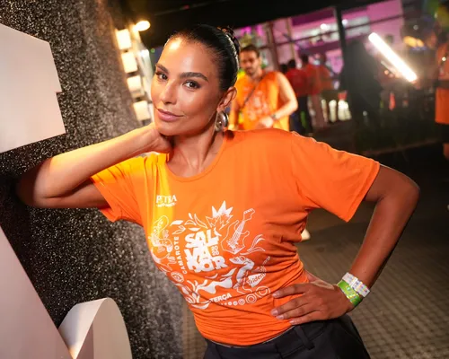 
					FOTOS: famosos curtem último dia do Carnaval no Camarote Salvador
				
				