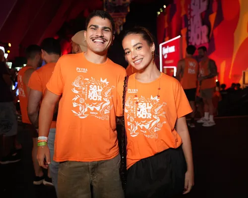 
					FOTOS: famosos curtem último dia do Carnaval no Camarote Salvador
				
				