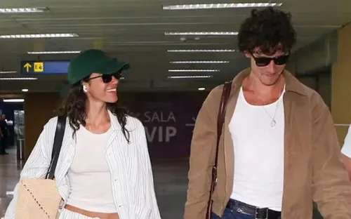 
					Famosos desembarcam em Salvador para o Carnaval 2026; FOTOS
				
				