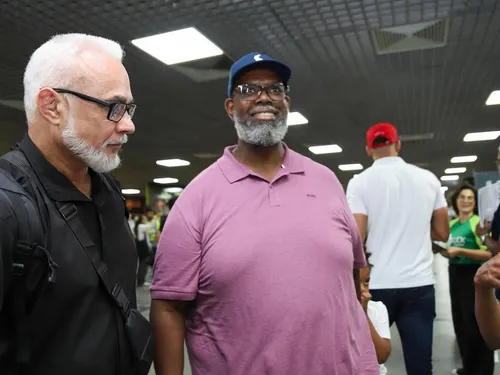 
					Famosos desembarcam em Salvador para o Carnaval 2026; FOTOS
				
				