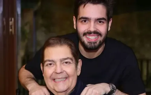 
					Faustão reaparece na TV para homenagear filho no SBT: 'Orgulho'
				
				