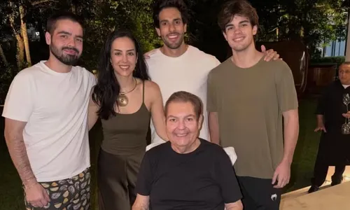 
					Faustão tem alta adiada e segue internado; saiba estado de saúde
				
				