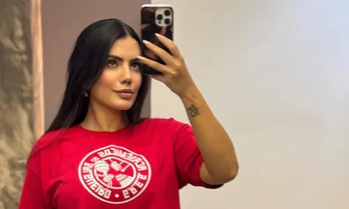 
					Fernanda Bande critica famosas em escolas de samba e faz apelo
				
				