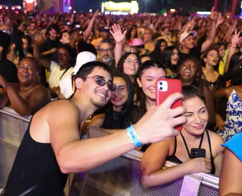 
					Festival de Verão 2026: famosos marcam presença no 2⁠º dia; FOTOS
				
				