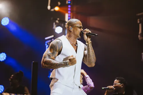 
					Léo Santana abre o jogo de rivalidade com artistas no Carnaval
				
				