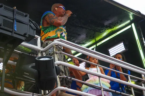 
					Filha de Léo Santana chega ao circuito Barra-Ondina no 1º Carnaval
				
				