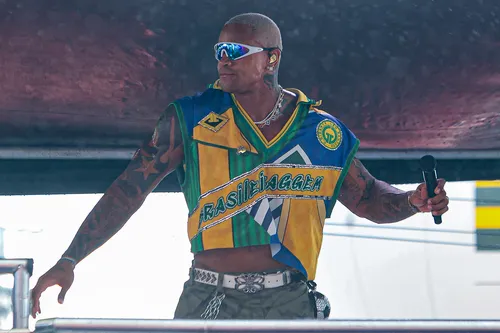 
					Filha de Léo Santana chega ao circuito Barra-Ondina no 1º Carnaval
				
				