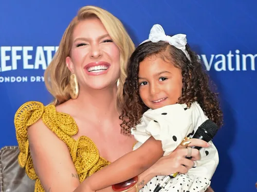 
					Filha de Léo Santana e Lore Improta invade entrevista e rouba a cena
				
				