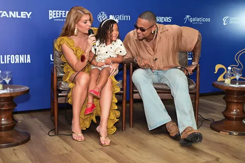 
					Filha de Léo Santana e Lore Improta invade entrevista e rouba a cena
				
				