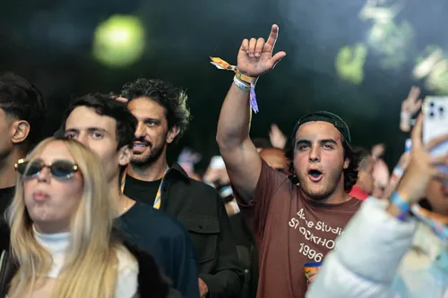 
					Filho de Ivete Sangalo curte shows ao lado de affair da mãe; FOTOS
				
				
