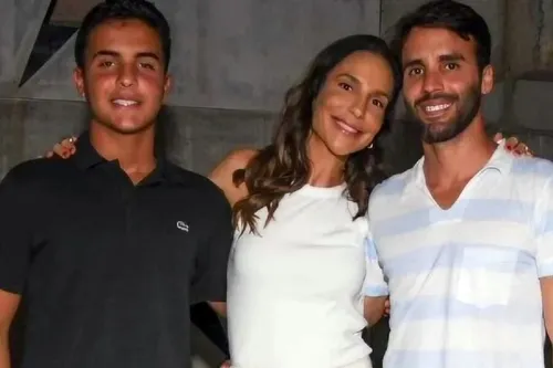 
					Filho de Ivete emociona com declaração e foto rara no Dia das Mães
				
				