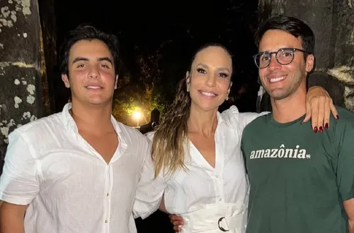 
					Filho de Ivete emociona com declaração e foto rara no Dia das Mães
				
				
