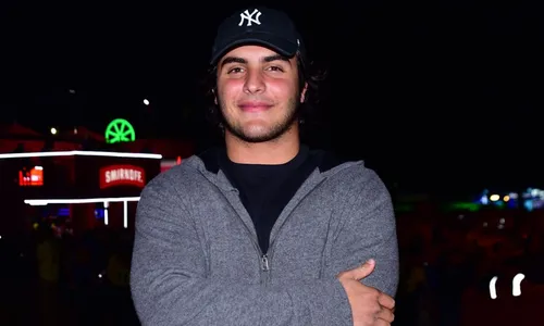 
					Filho de Ivete Sangalo surge em momento carinhoso com affair da mãe
				
				