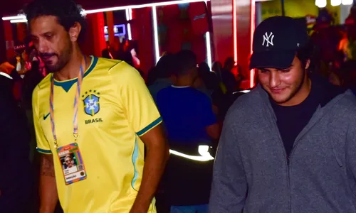 
					Filho de Ivete Sangalo surge em momento carinhoso com affair da mãe
				
				