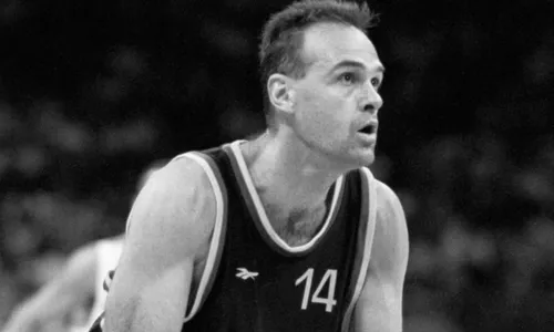 
					Filho de Oscar Schmidt faz declaração emocionante após morte do pai
				
				