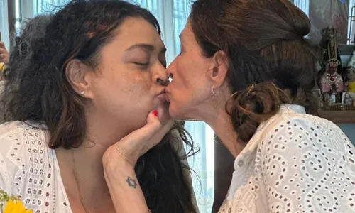 
					Flora Gil faz desabafo tocante para Preta Gil e posta fotos raras
				
				