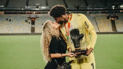 
					Goleiro Hugo Souza e ex-mulher anunciam gravidez após término
				
				