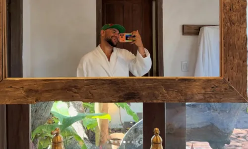 
					Gominho causa alvoroço na web com ensaio seminu; veja fotos
				
				