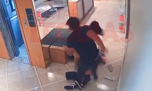 
					Homem é internado após agressões em briga com Aline Mineiro e namorado
				
				