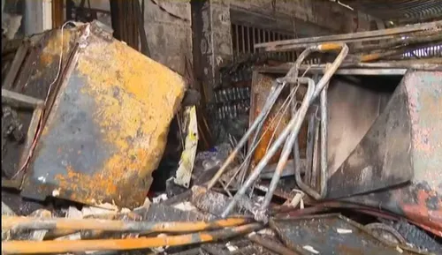 
					Incêndio em depósito destrói produtos de ambulantes em Salvador
				
				