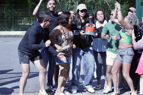 
					Ivete Sangalo adota ‘estratégia’ para evitar fotos com affair; veja
				
				