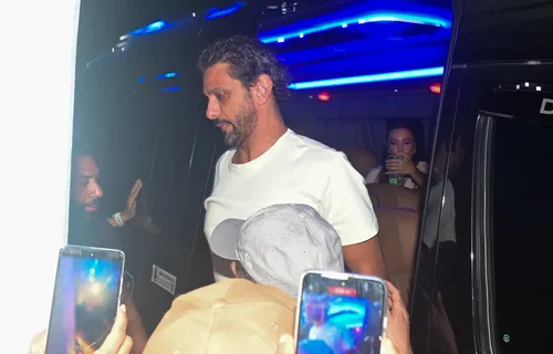 
					Ivete Sangalo chega acompanhada do novo namorado no Fortal; FOTOS
				
				