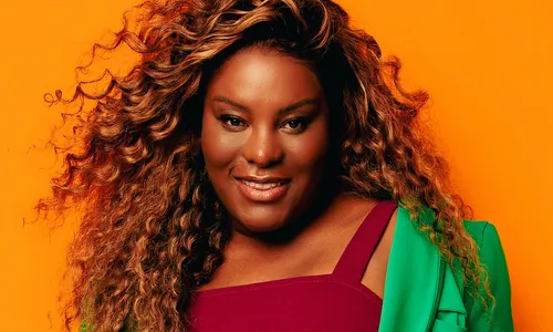 
					Ivete Sangalo compra briga de Karin Hils em polêmica: 'Mexeu comigo'
				
				