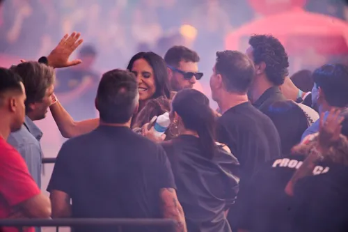 
					Ivete Sangalo é flagrada aos beijos com Tiago Maia em show de Belo
				
				