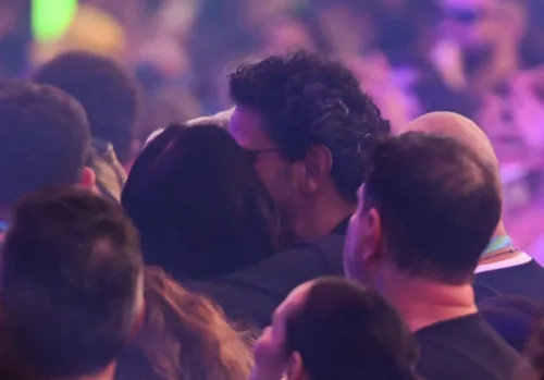 
					Ivete Sangalo é flagrada aos beijos com Tiago Maia em show de Belo
				
				