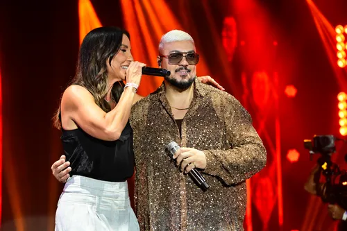 
					Ivete Sangalo é flagrada aos beijos com Tiago Maia em show de Belo
				
				