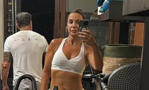 
					Ivete Sangalo passa mal e é levada às pressas a hospital em Salvador
				
				