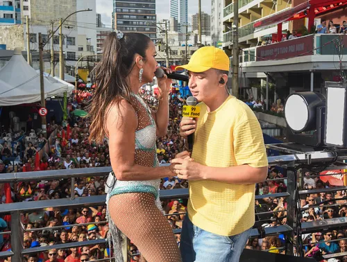 
					Ivete Sangalo faz dueto com João Gomes em cima de trio no Carnaval
				
				