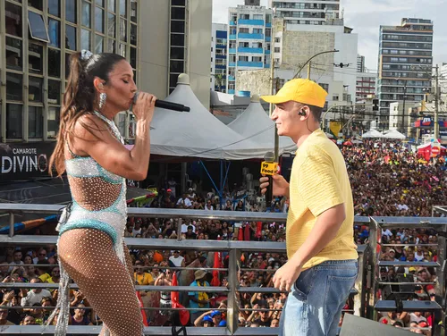 
					Ivete Sangalo faz dueto com João Gomes em cima de trio no Carnaval
				
				