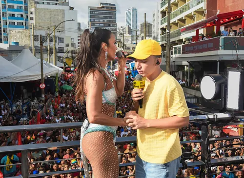 
					Ivete Sangalo faz dueto com João Gomes em cima de trio no Carnaval
				
				
