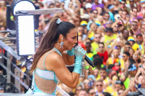 
					Bruna Marquezine, Shawn Mendes e mais curtem trio de Ivete Sangalo
				
				
