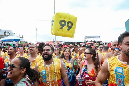 
					Bruna Marquezine, Shawn Mendes e mais curtem trio de Ivete Sangalo
				
				