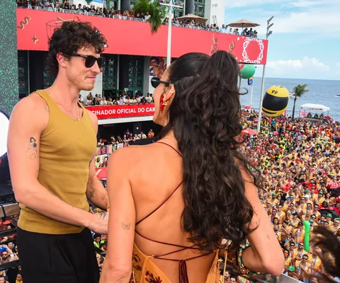 
					Ivete Sangalo homenageia Preta Gil e faz desabafo no Bloco Coruja
				
				