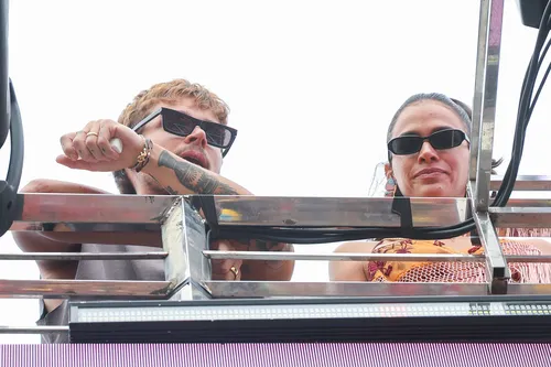 
					Bruna Marquezine, Shawn Mendes e mais curtem trio de Ivete Sangalo
				
				