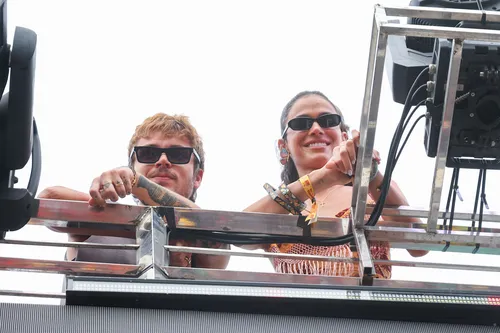 
					Ivete Sangalo homenageia Preta Gil e faz desabafo no Bloco Coruja
				
				