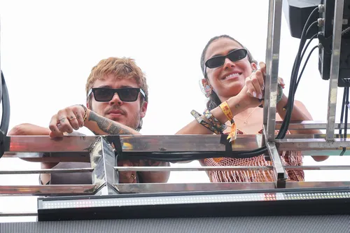 
					Bruna Marquezine, Shawn Mendes e mais curtem trio de Ivete Sangalo
				
				