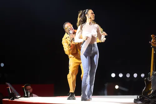 
					Ivete Sangalo quebra silêncio sobre novo amor: 'Sem inimigos'
				
				