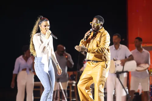 
					Ivete Sangalo quebra silêncio sobre novo amor: 'Sem inimigos'
				
				