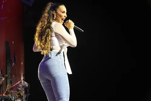 
					Ivete Sangalo recebe elenco de famosos no 2º show da turnê 'Clareou'
				
				