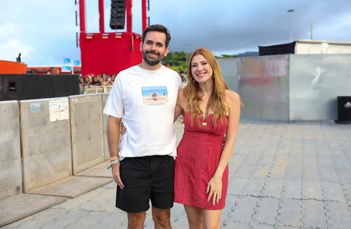 
					Ivete Sangalo recebe elenco de famosos no 2º show da turnê 'Clareou'
				
				