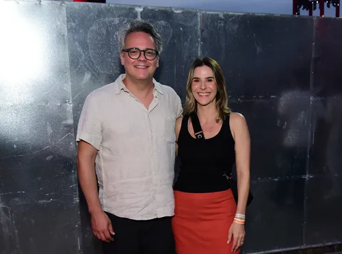 
					Ivete Sangalo recebe elenco de famosos no 2º show da turnê 'Clareou'
				
				