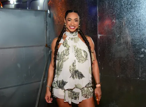 
					Ivete Sangalo recebe elenco de famosos no 2º show da turnê 'Clareou'
				
				