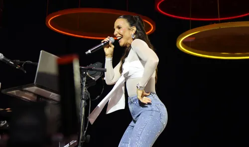 
					Ivete Sangalo recebe elenco de famosos no 2º show da turnê 'Clareou'
				
				