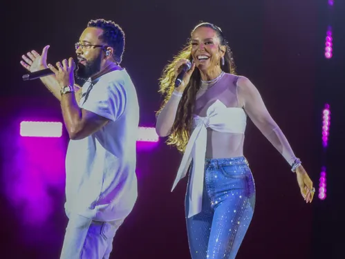 
					Ivete Sangalo recebe elenco de famosos no 2º show da turnê 'Clareou'
				
				