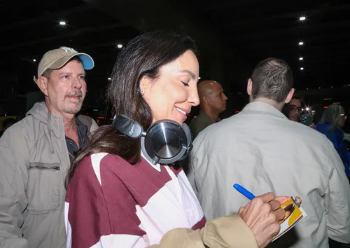 
					Ivete Sangalo retorna ao Brasil e affair deixa aeroporto 'escondido'
				
				