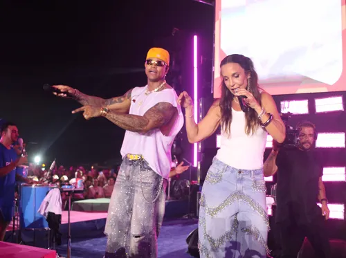 
					Ivete Sangalo se declara para Léo Santana após show: 'Meu irmão'
				
				